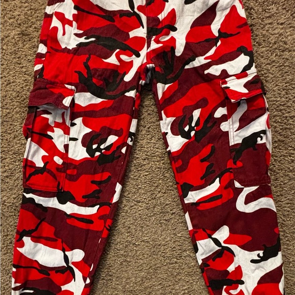 Rue 21 Woman’s Size Sm. Red Camo print Joggers Cargo pockets Great condition - Picture 12 of 16